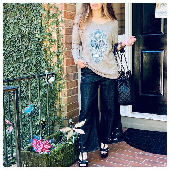 ✨LAST ONE✨MADE IN ITALY FABULOUS SKULL TRIM SWEATER - Picture 6 of 9